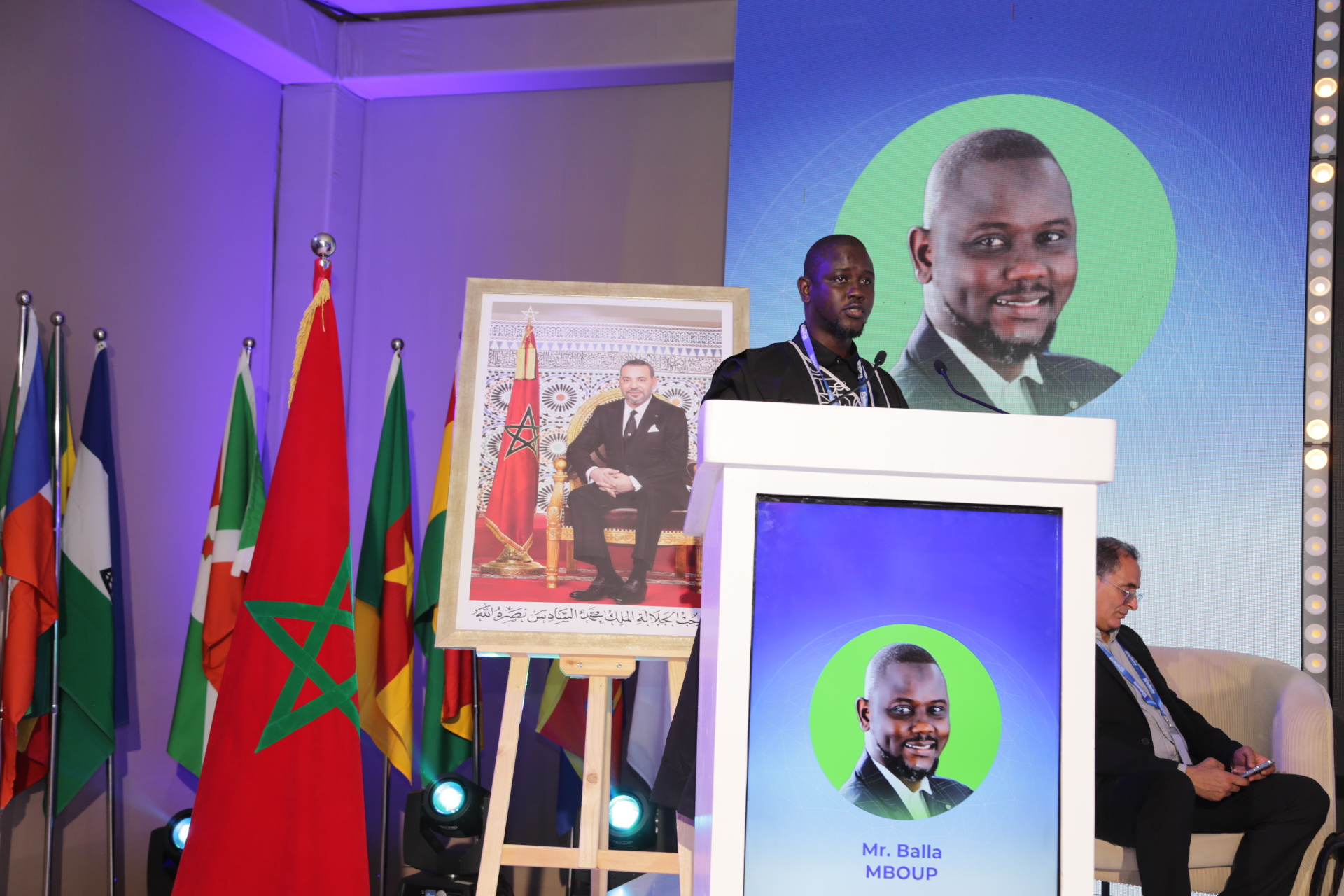 Le comité d'examen (Lajna) en session